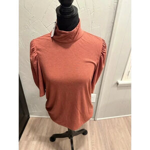 Women’s express puffed sleeve top NEW